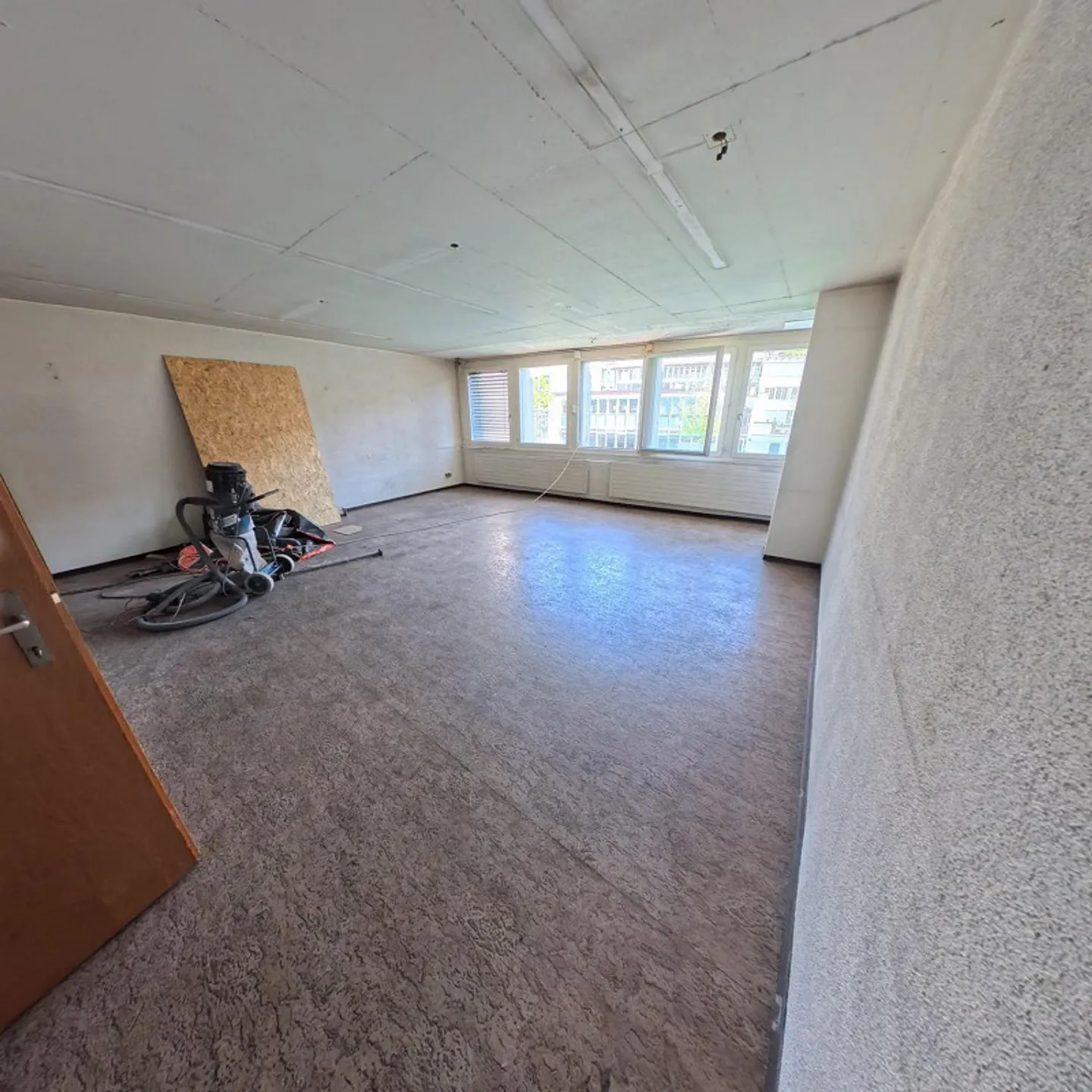 Helle Bürofläche an der Aare - Foto 2 von 4