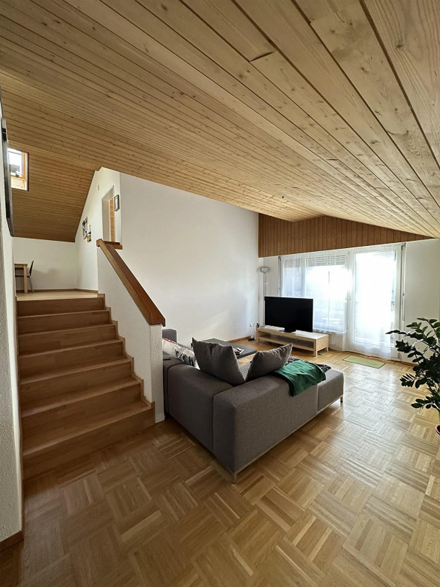 Charmante Dachwohnung - Foto 3 von 10