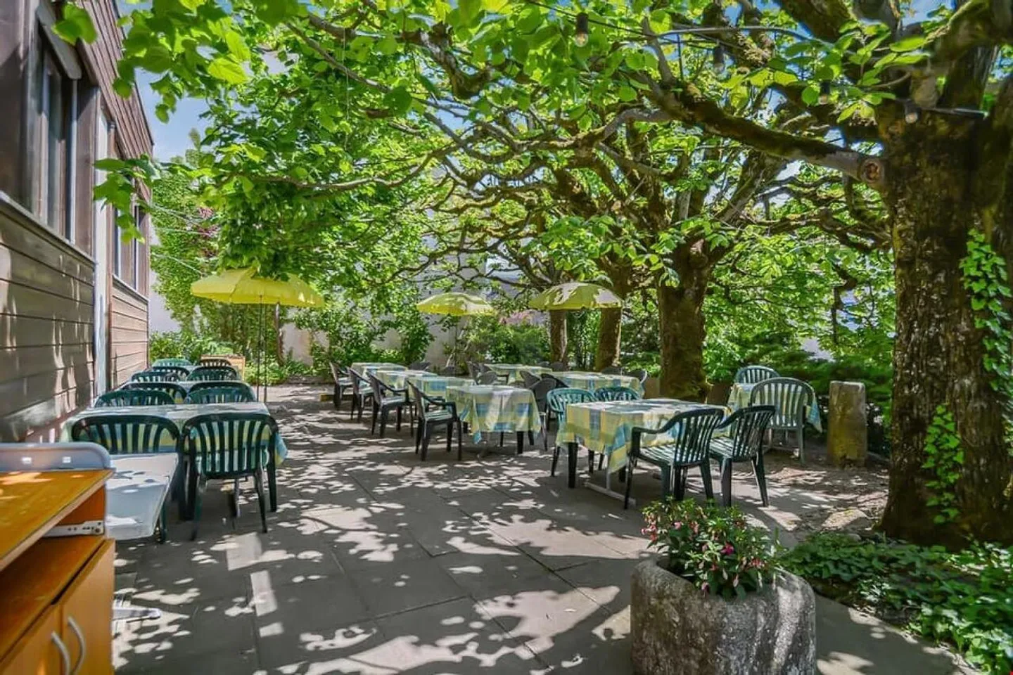 OPPORTUNITÀ RARA IN UN VILLAGGIO DINAMICO - Foto 1 di 6