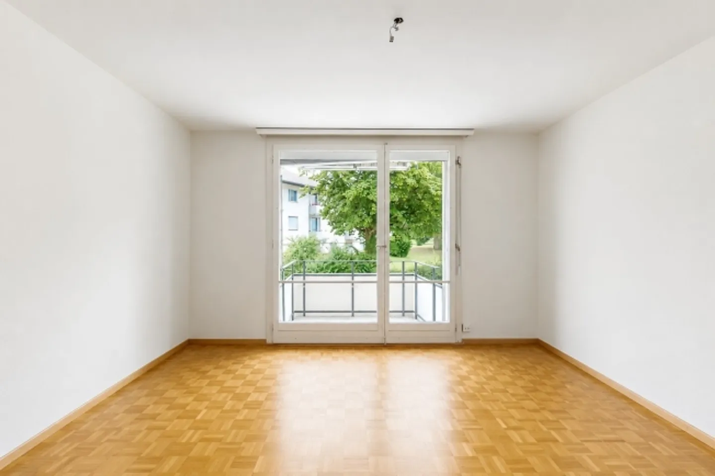 1-room apartment in Küsnacht near the lake and well connected - TEMPORARY - Photo 1 of 1