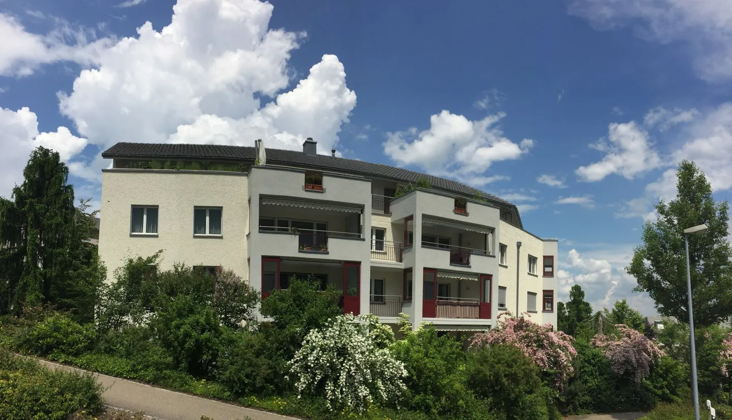 Belle appartement de 3,5 pièces au rez-de-chaussée dans un quartier résidentiel calme - Photo 2 sur 5