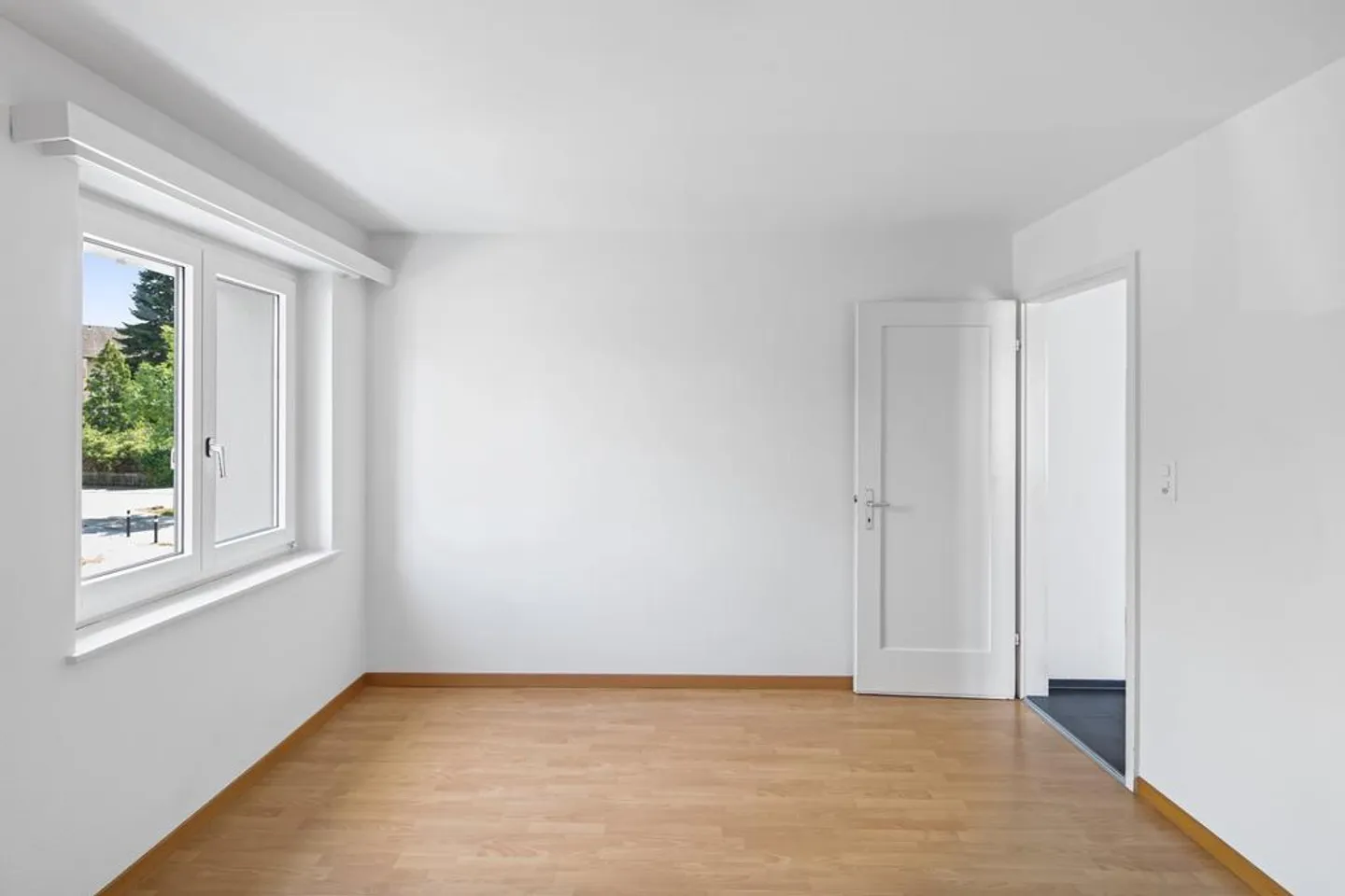 Beautiful and bright 3-room apartment for rent in Uster - Photo 2 of 5