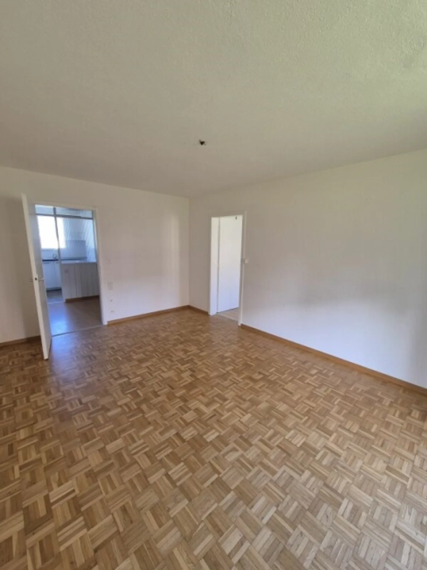 Apartment for rent - Photo 3 of 10