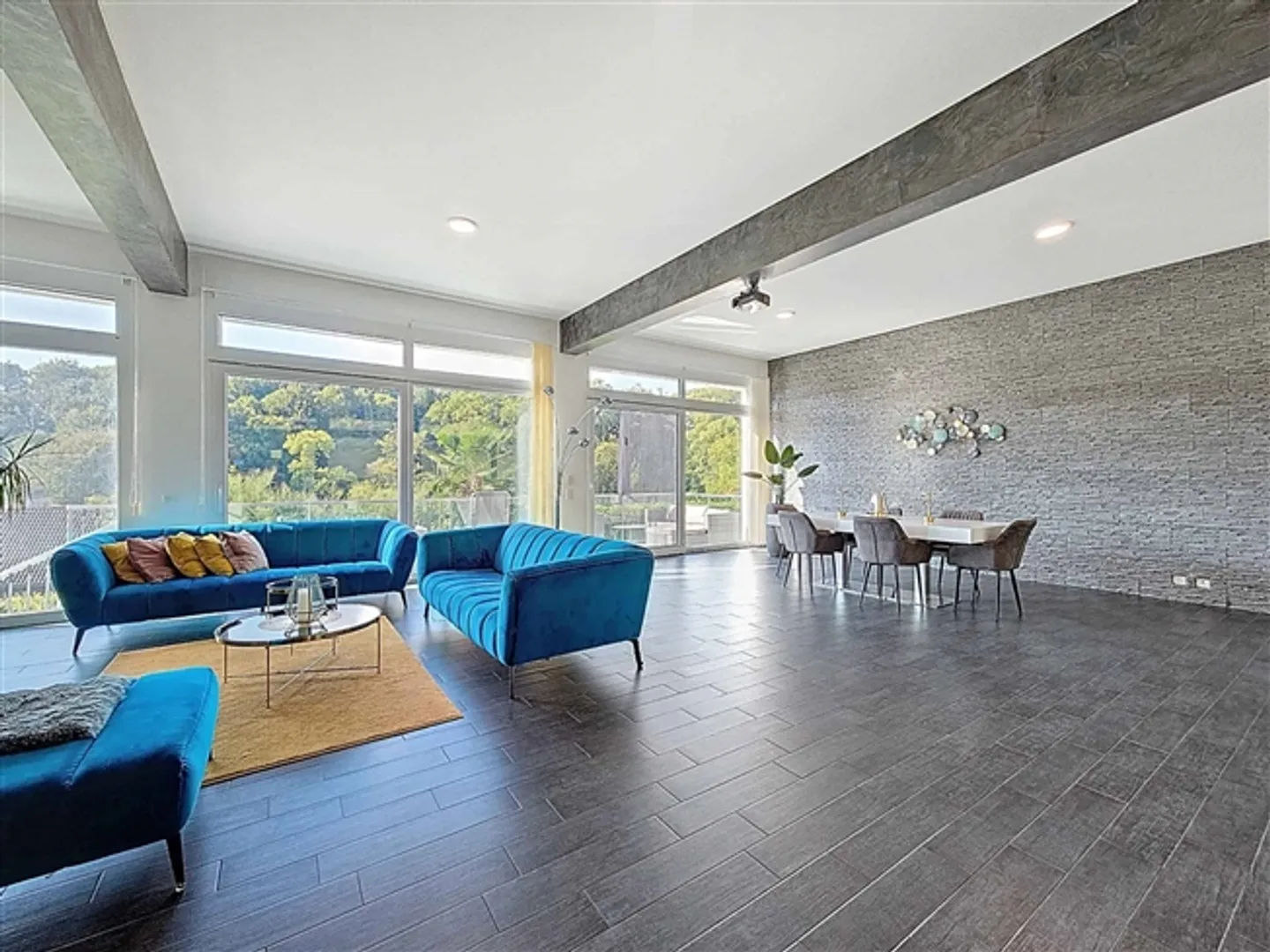 Maison de 5,5 pièces adjacente avec jardin et vignobles - Photo 3 sur 13