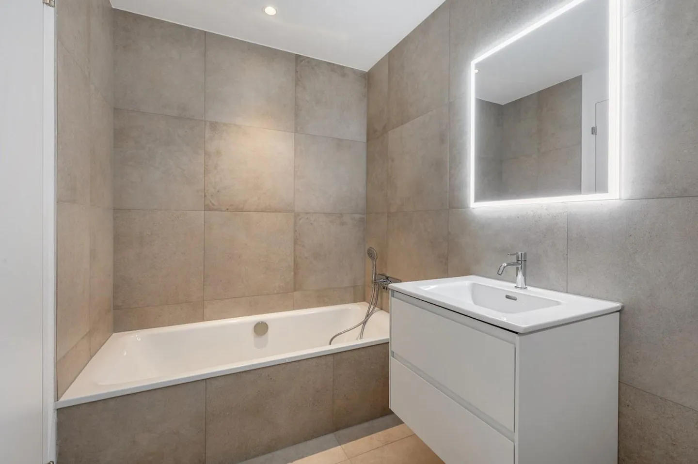 Exclusive Living in New Building – High-Quality 4.5-Room Apartment - Photo 6 of 9