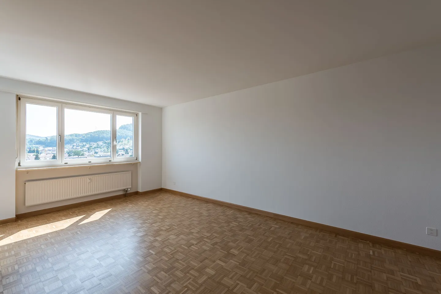 Beautiful apartment with a view! - Photo 7 of 9