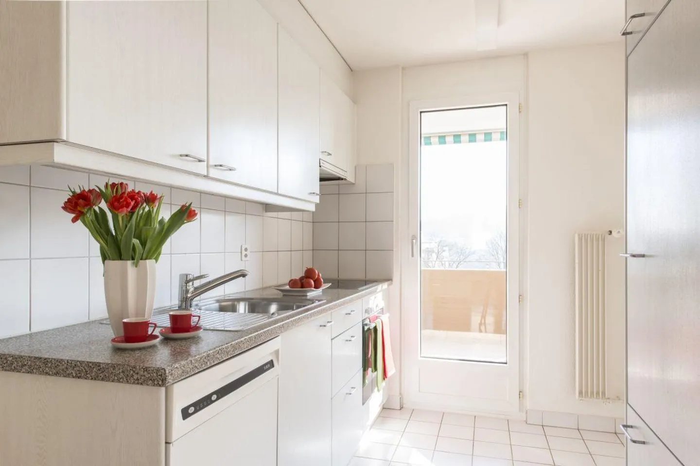 Bright apartment with a view of the GREEN - Photo 2 of 7