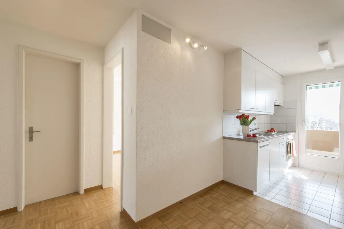 Bright apartment with a view of the GREEN - Photo 3 of 7
