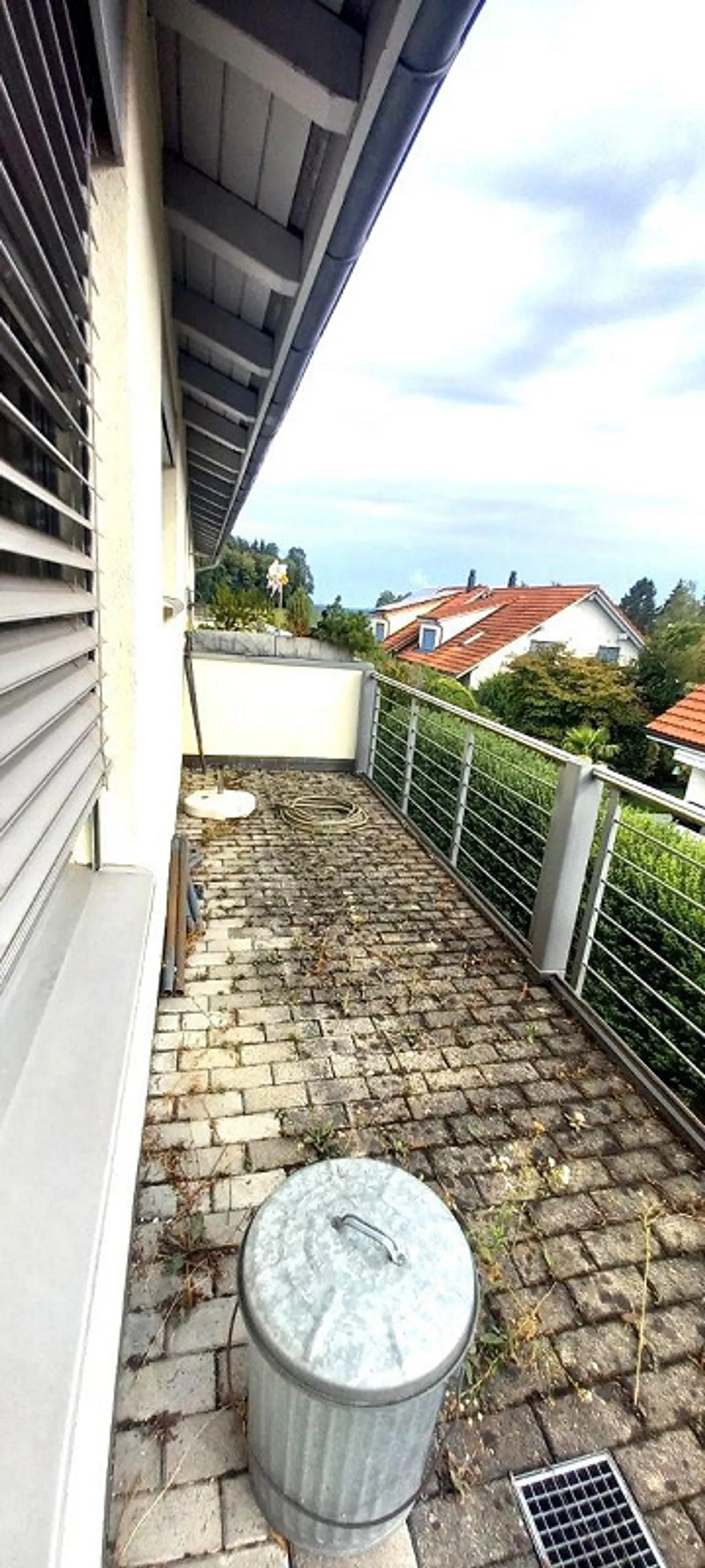 Charming 3.5-room attic apartment with two balconies - Photo 5 of 6