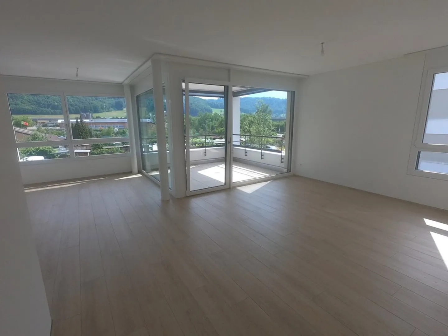 Moderne 3.5-Zimmerwohnung mit Blick ins Grüne - Foto 2 von 7