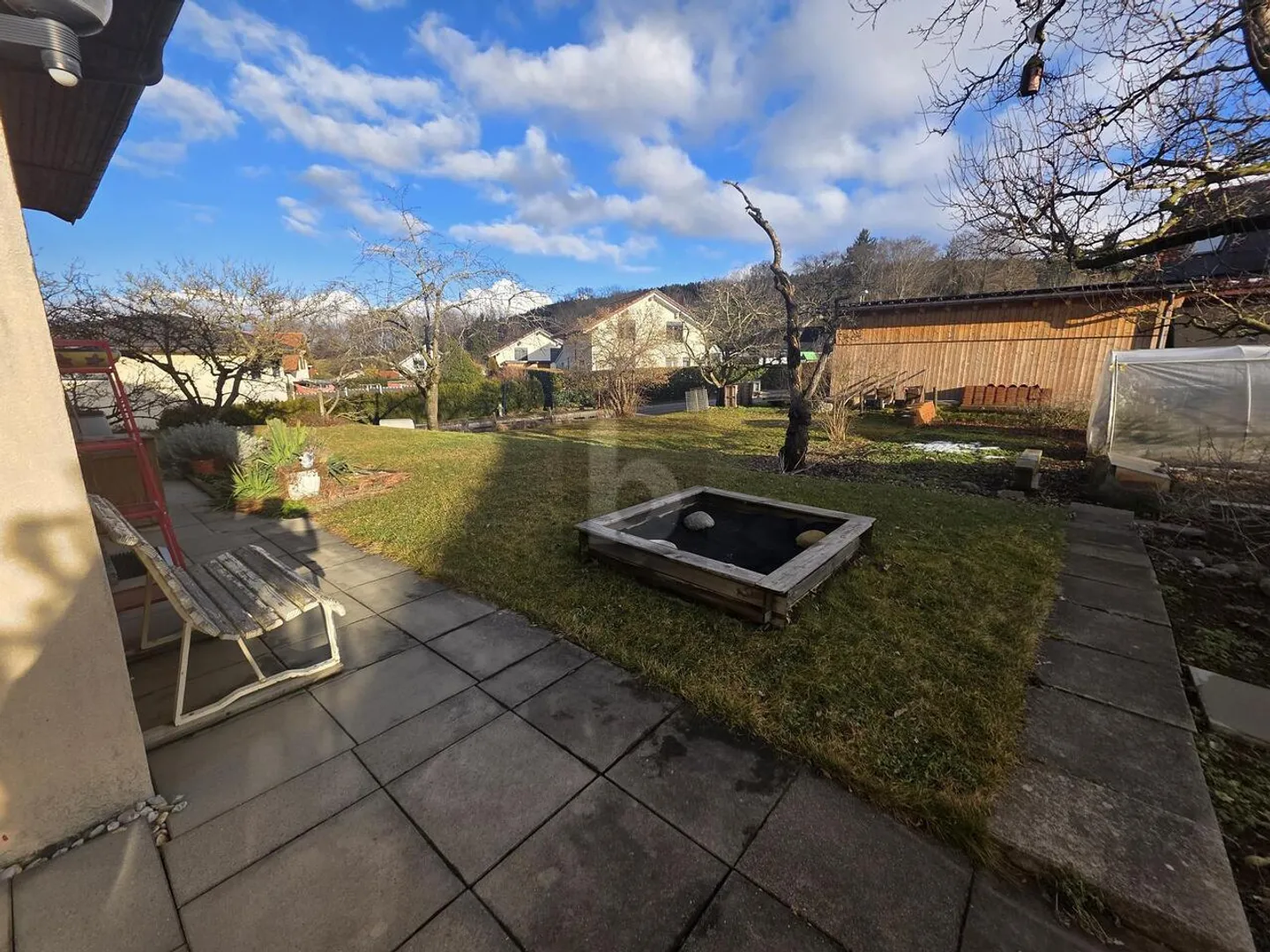 EINFAMILIENHAUS MIT GROSSEM GARTEN - Foto 1 von 6