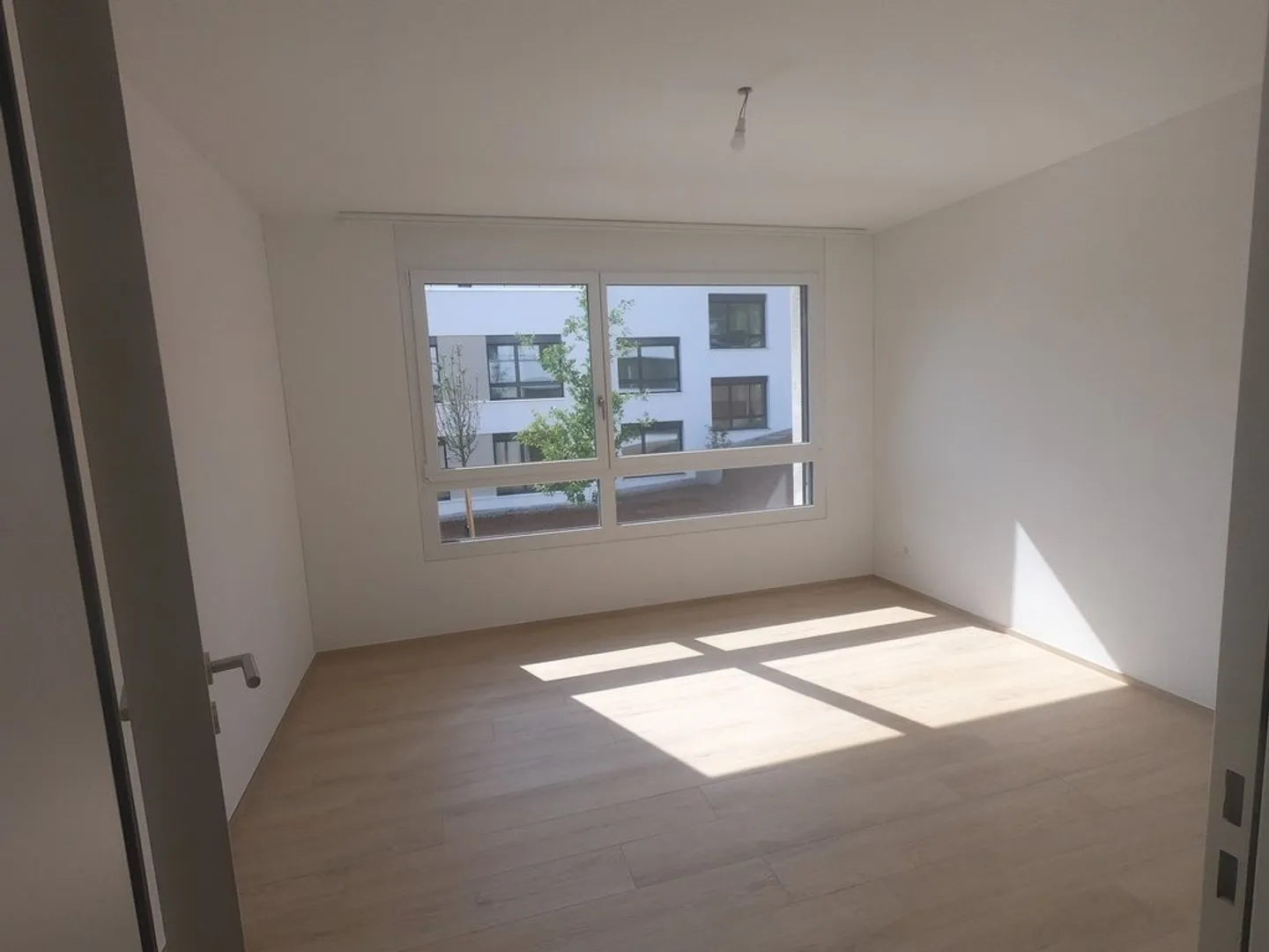Moderne 3.5-Zimmerwohnung mit Blick ins Grüne - Foto 4 von 7