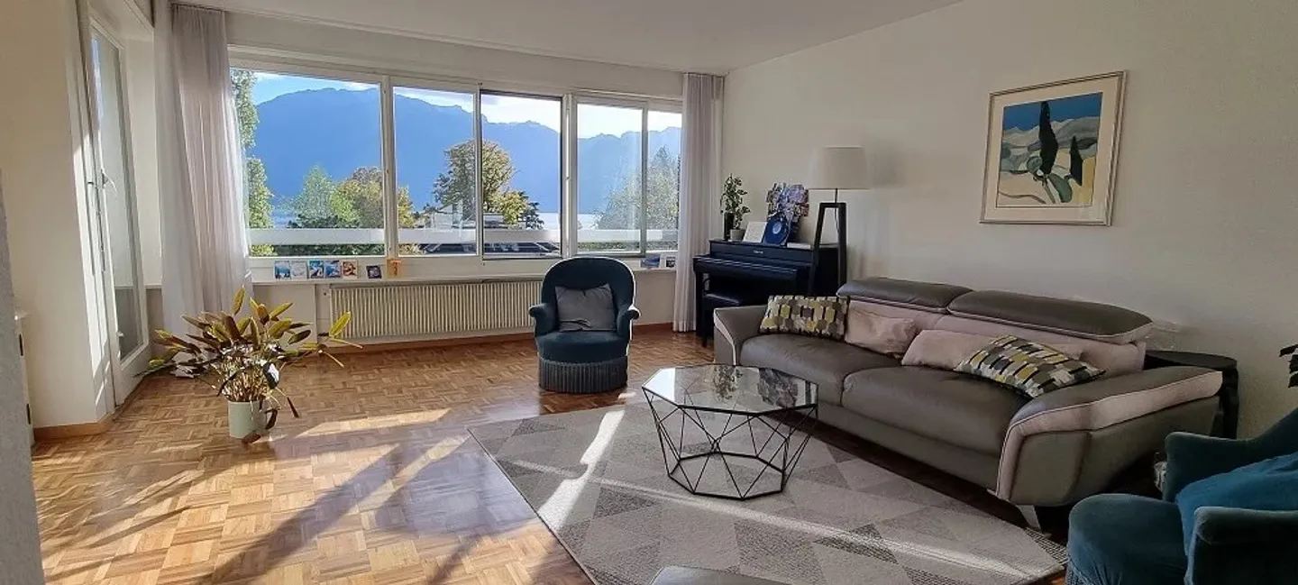 Superb apartment with lake view, 3.5 rooms on the 2nd floor - Photo 1 of 7