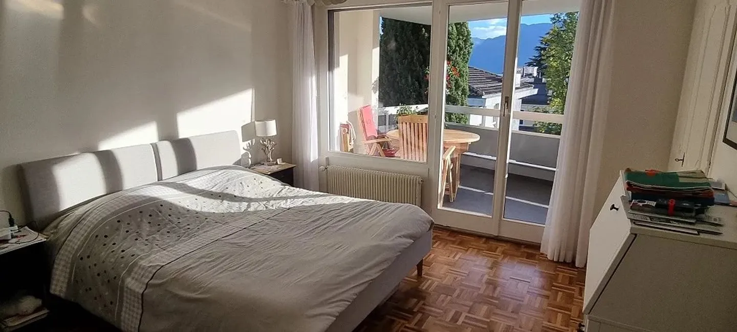 Superb apartment with lake view, 3.5 rooms on the 2nd floor - Photo 3 of 7