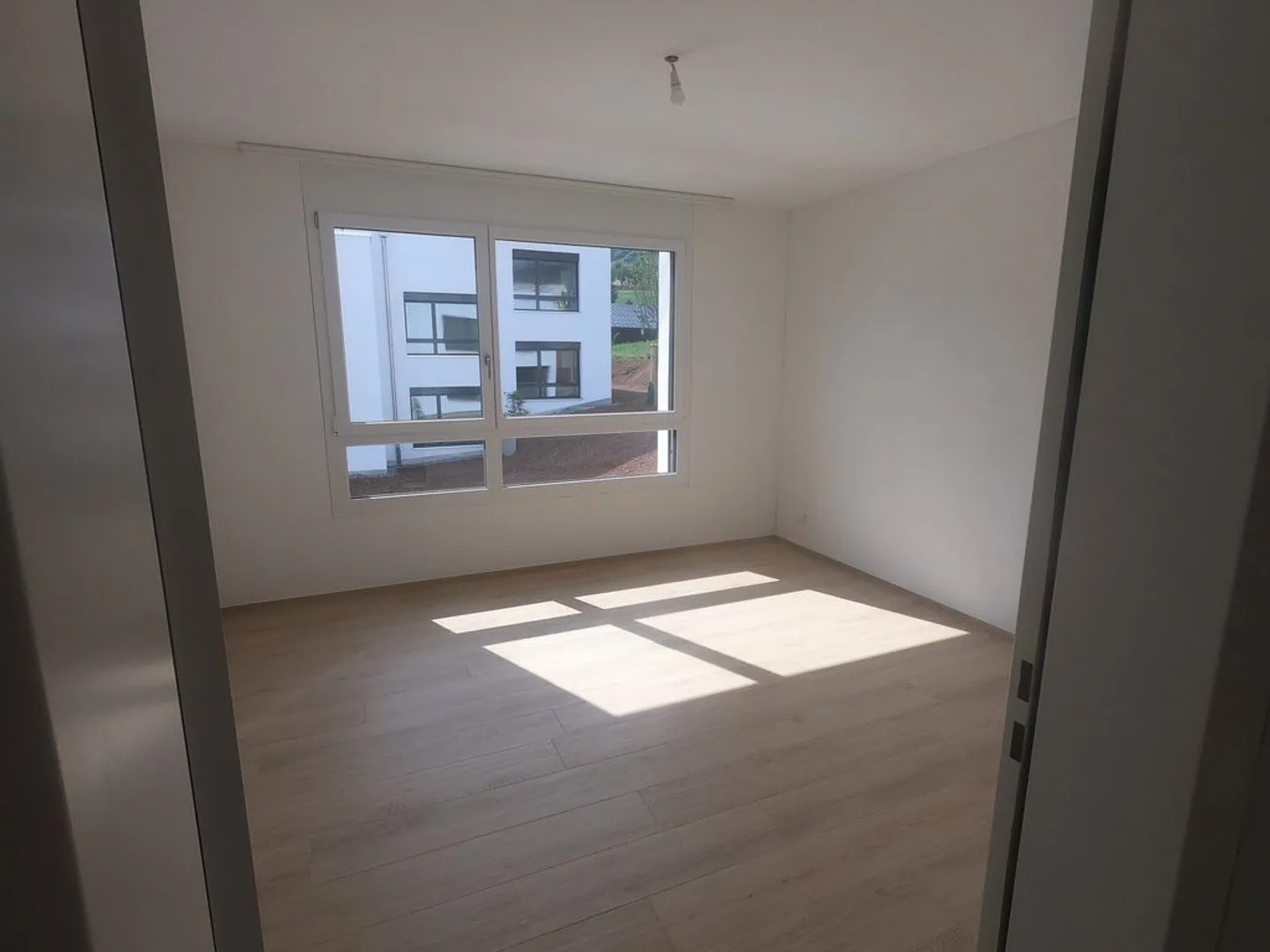 Moderne 3.5-Zimmerwohnung mit Blick ins Grüne - Foto 5 von 7