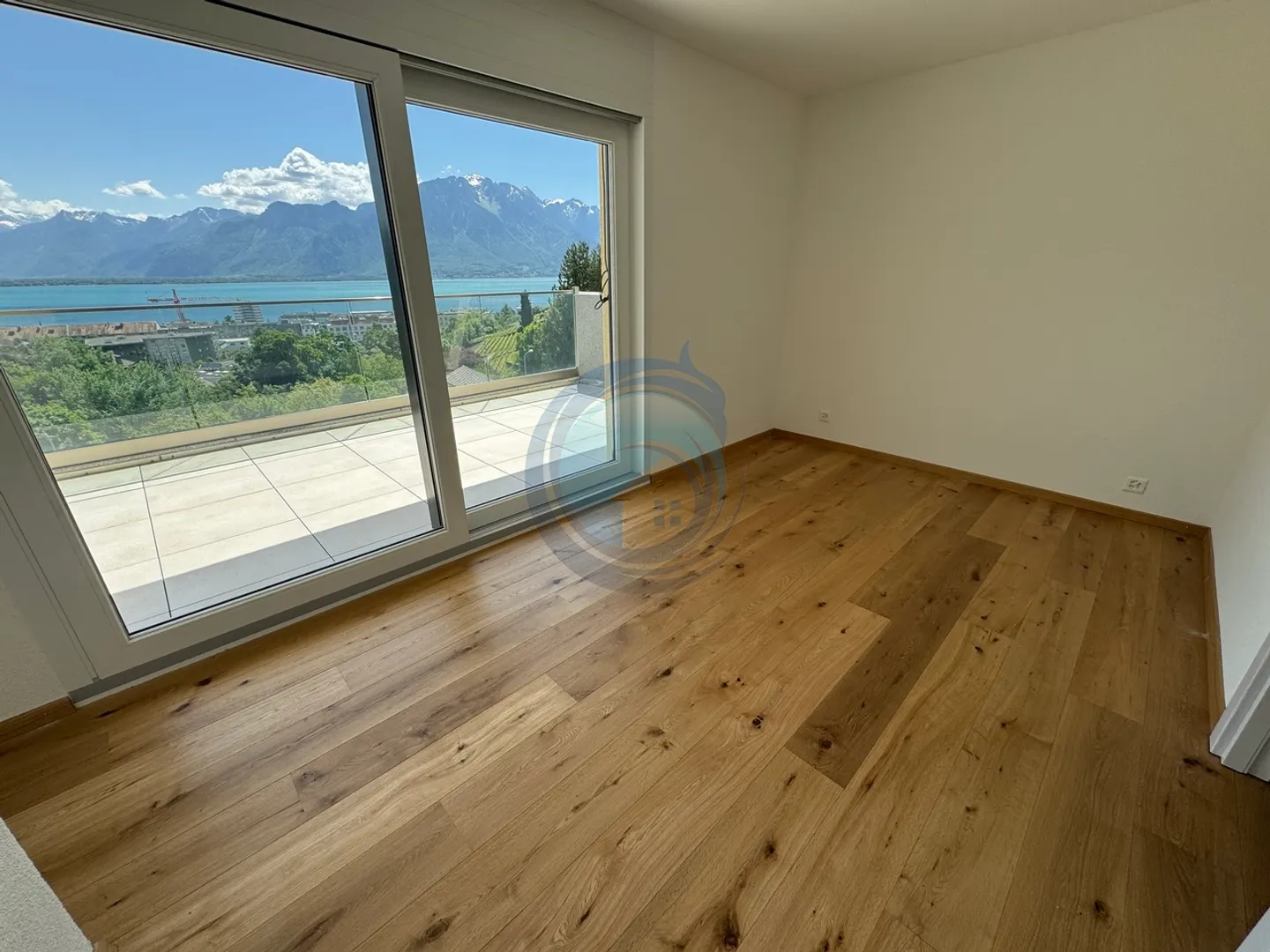 2,5-ZIMMER-DACHWOHNUNG MIT PANORAMABLICK AUF DEN SEE - Foto 5 von 12