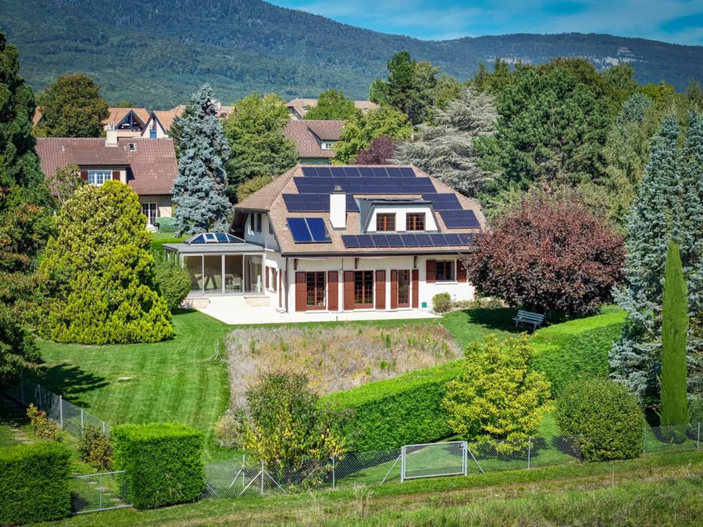 Magnifica villa indipendente di 7,5 locali a Chéserex - Foto 2 di 13