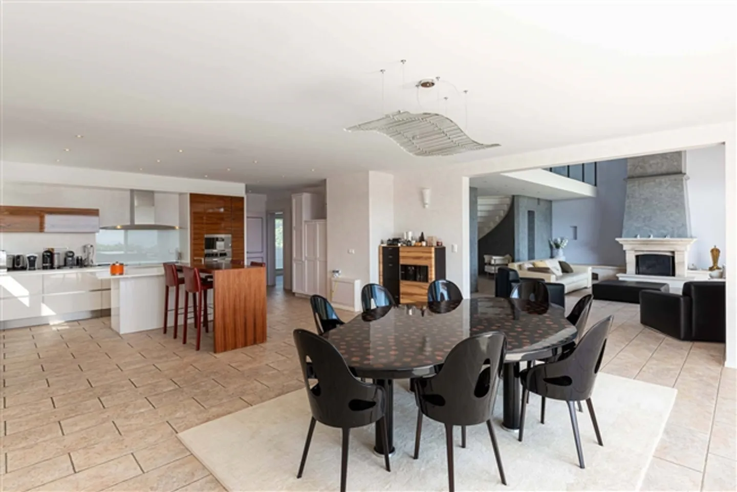 Amazing Individual Property - Photo 4 of 9