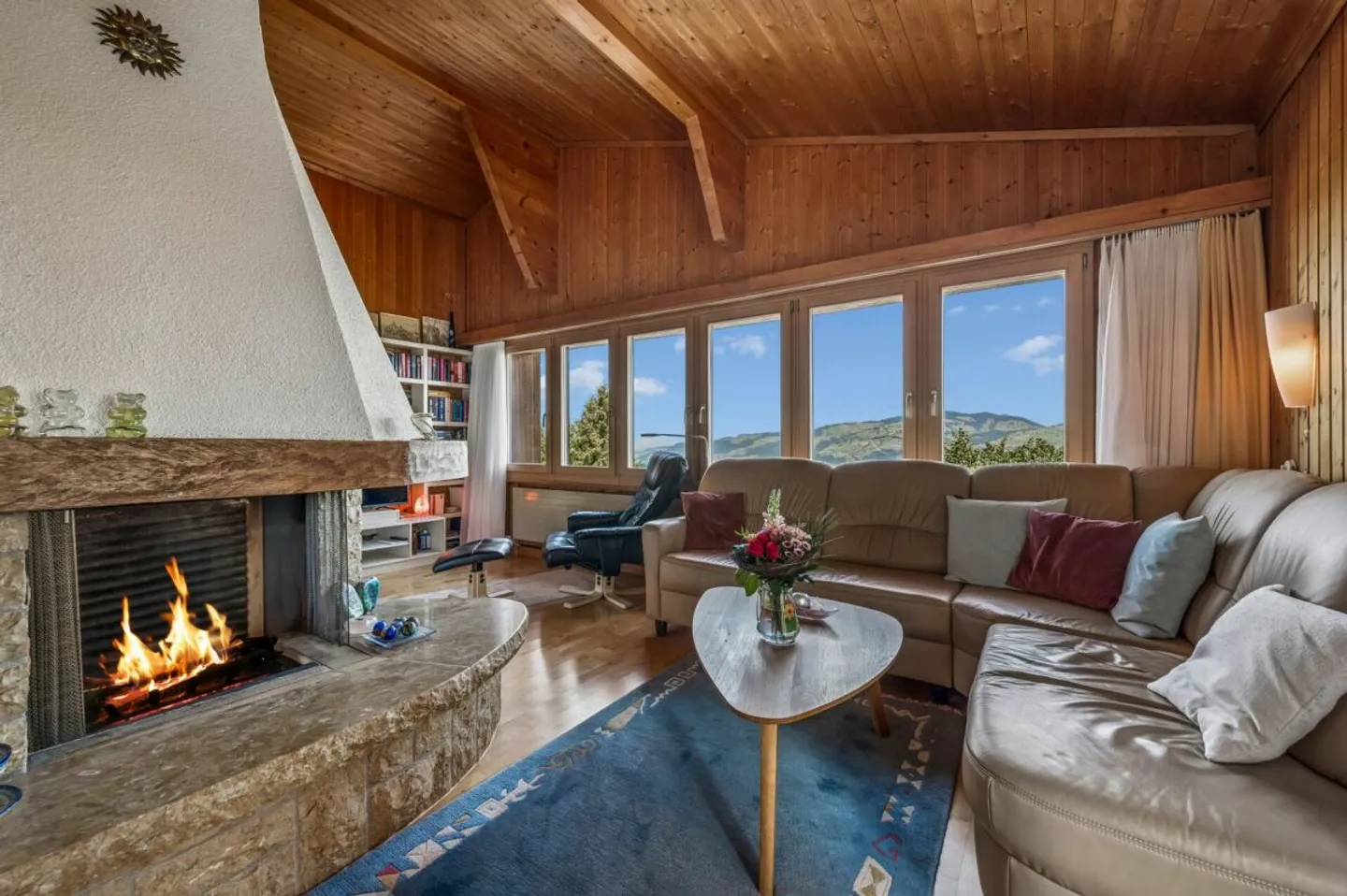 Charming Family Home with Lake Views - Photo 5 of 13