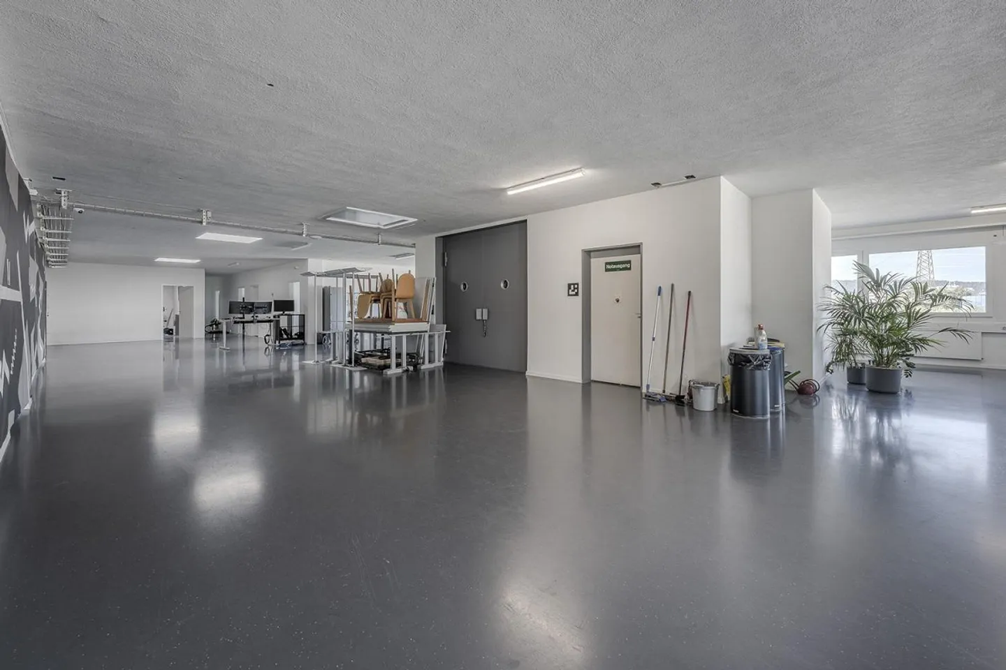 Versatile commercial property with goods lift directly to the area and ... - Photo 3 of 10