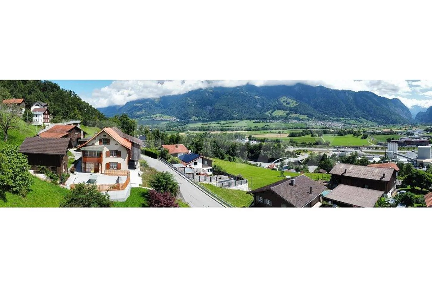 Unique opportunity in Mastrils - Spacious 1781m² plot with... - Photo 10 of 12