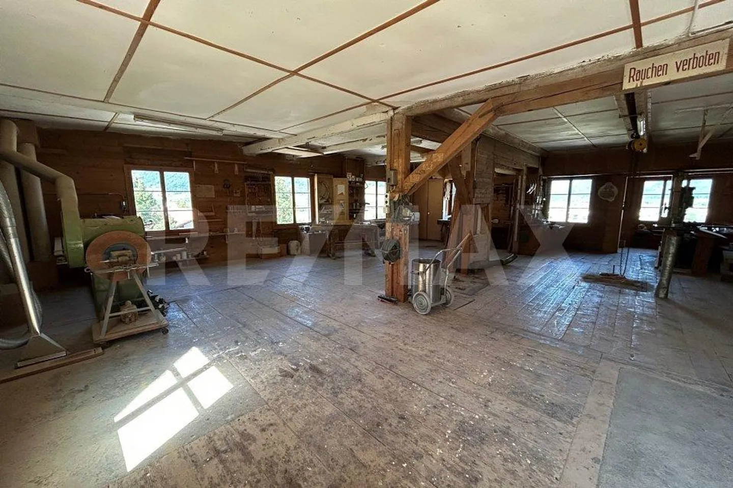 Unique opportunity in Mastrils - Spacious 1781m² plot with... - Photo 11 of 12