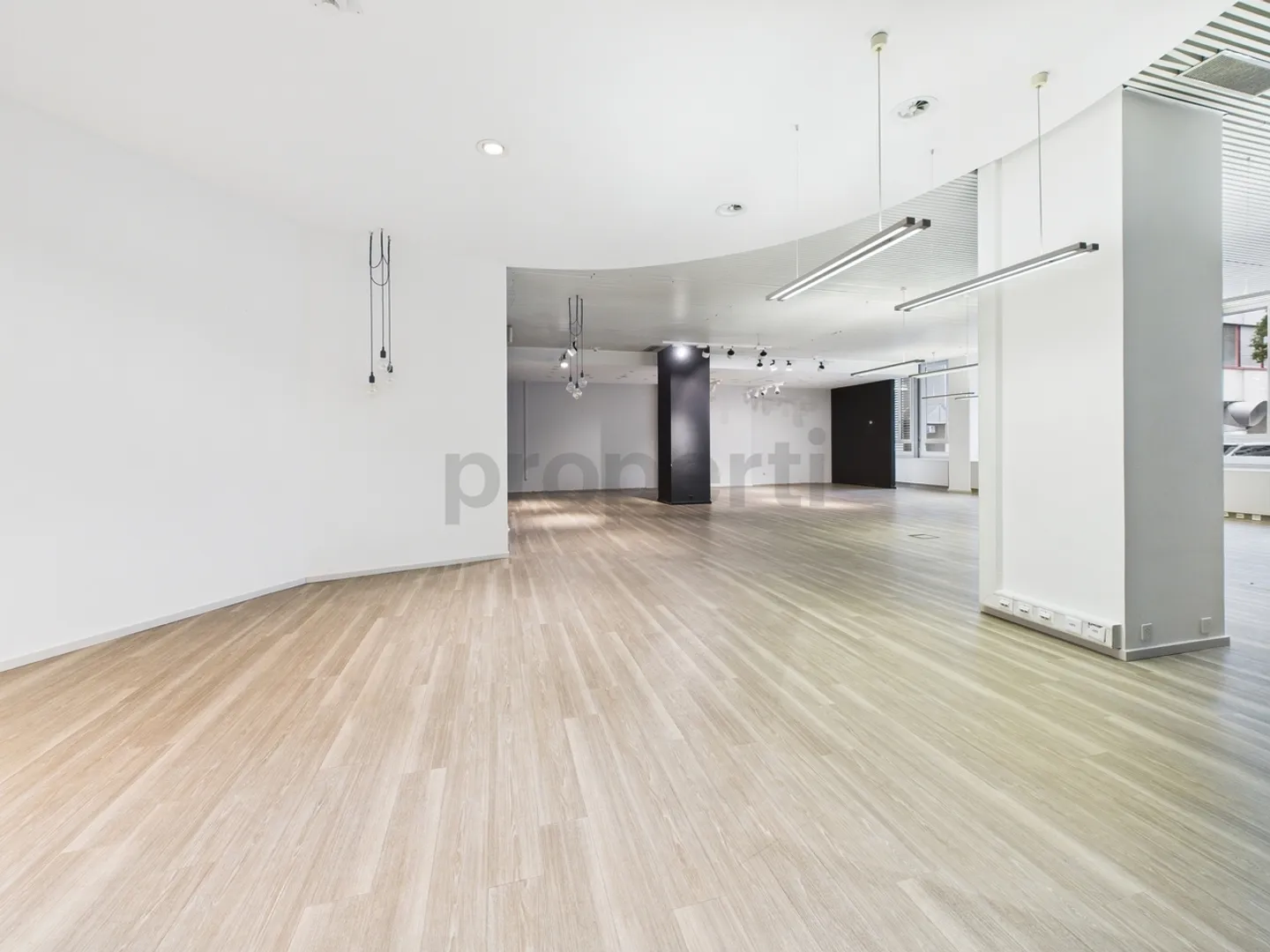 Spacious Office Space in Opfikon - Working Near the Airport - Photo 1 of 12