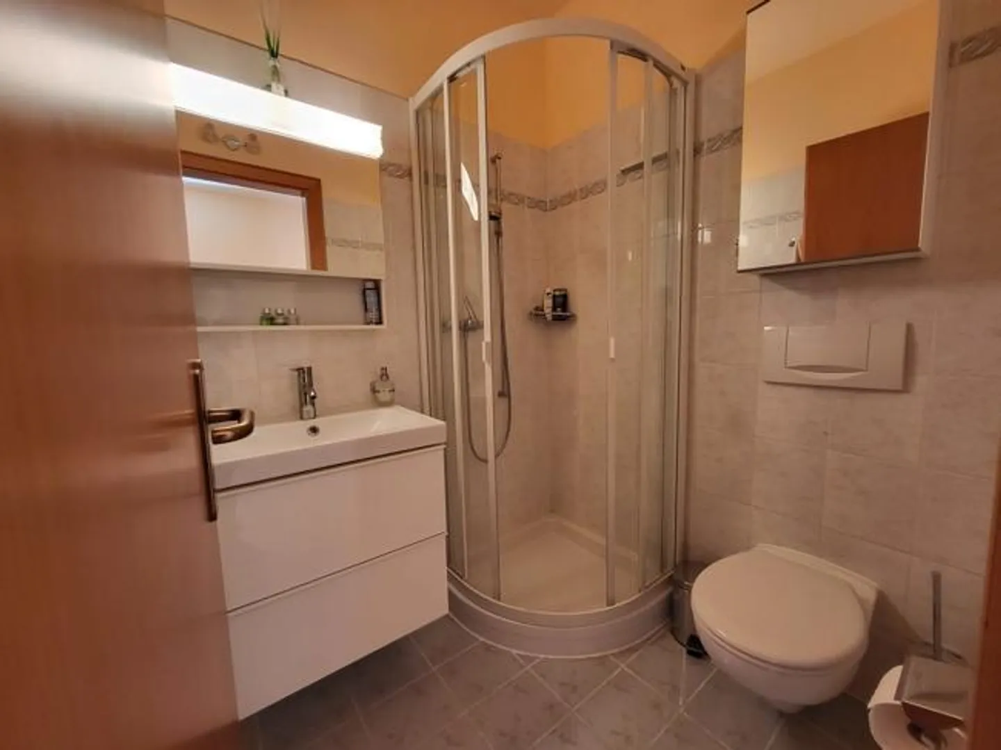 Affitto a breve o lungo termine disponibile - appartamento panoramico con vista lago Ruvigliana / 2.5 locali con vista lago e piscina (anche per brevi periodi) - Foto 6 di 8