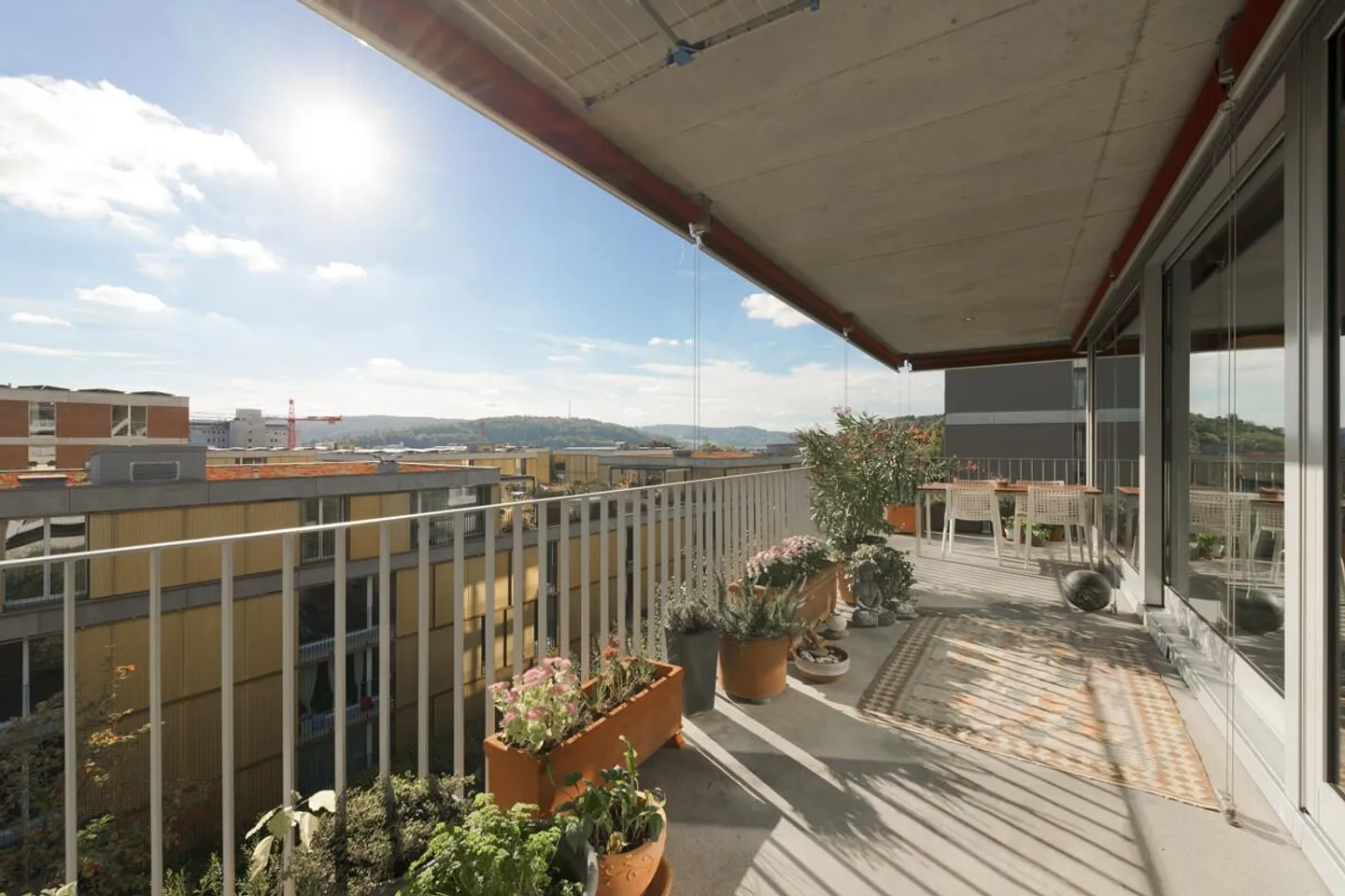 Living with a panoramic view over the rooftops of Winterthur - Photo 3 of 7