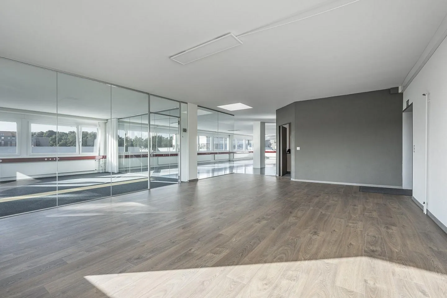 Ready-to-move-in space with attractive rent and 2 months rent... - Photo 4 of 10