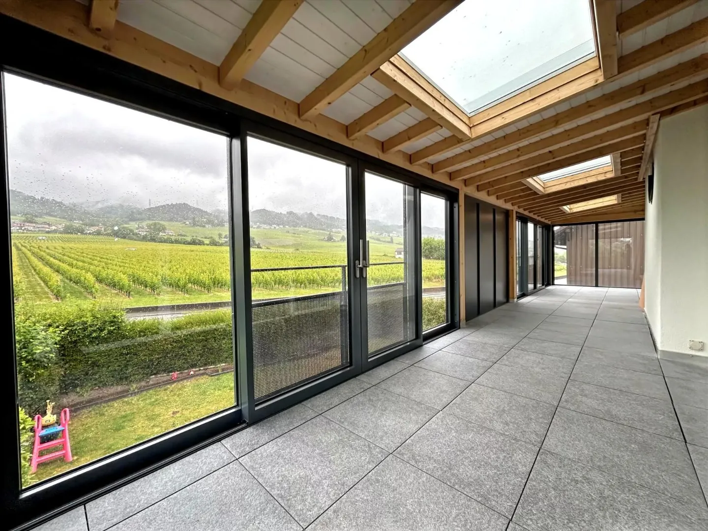 Appartement spacieux avec vue sur les vignes - Photo 1 sur 13