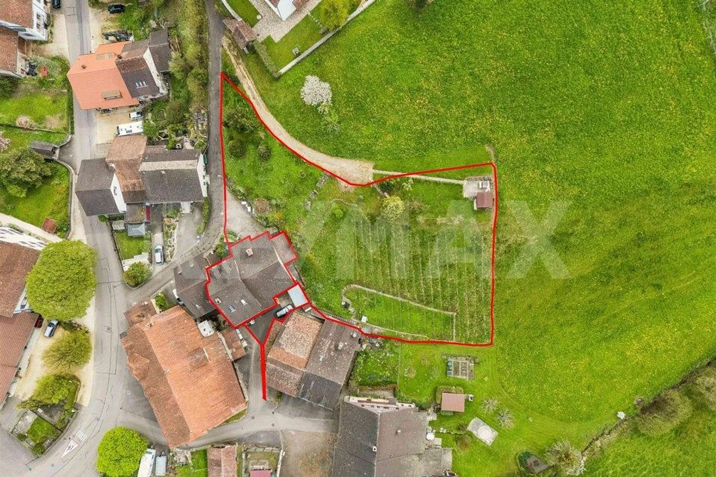 Maison résidentielle spacieuse avec potentiel - Photo 2 sur 13