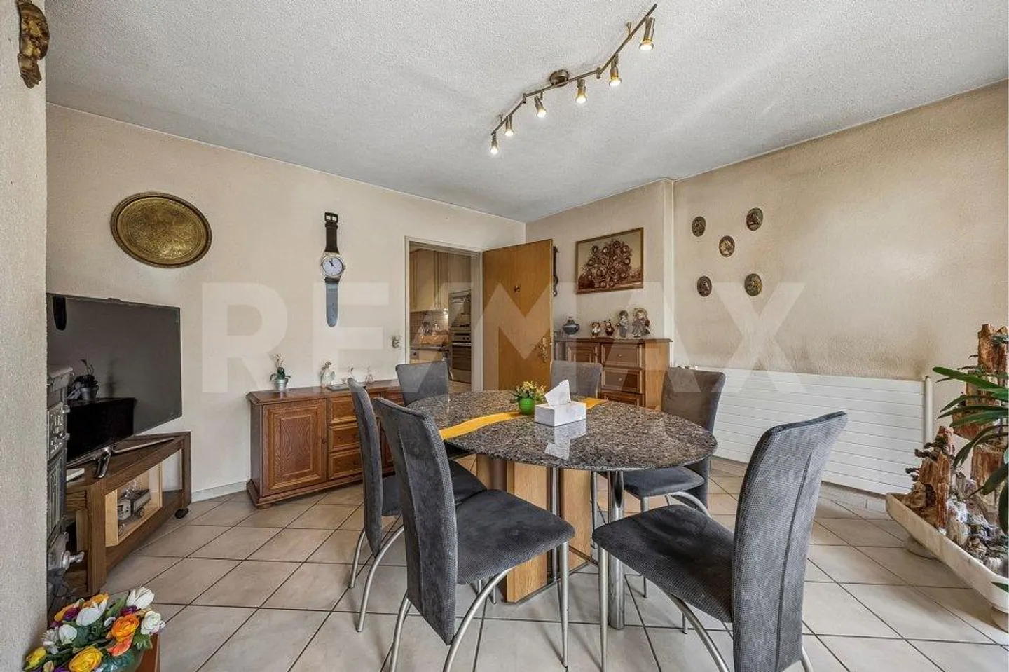 Maison résidentielle spacieuse avec potentiel - Photo 10 sur 13
