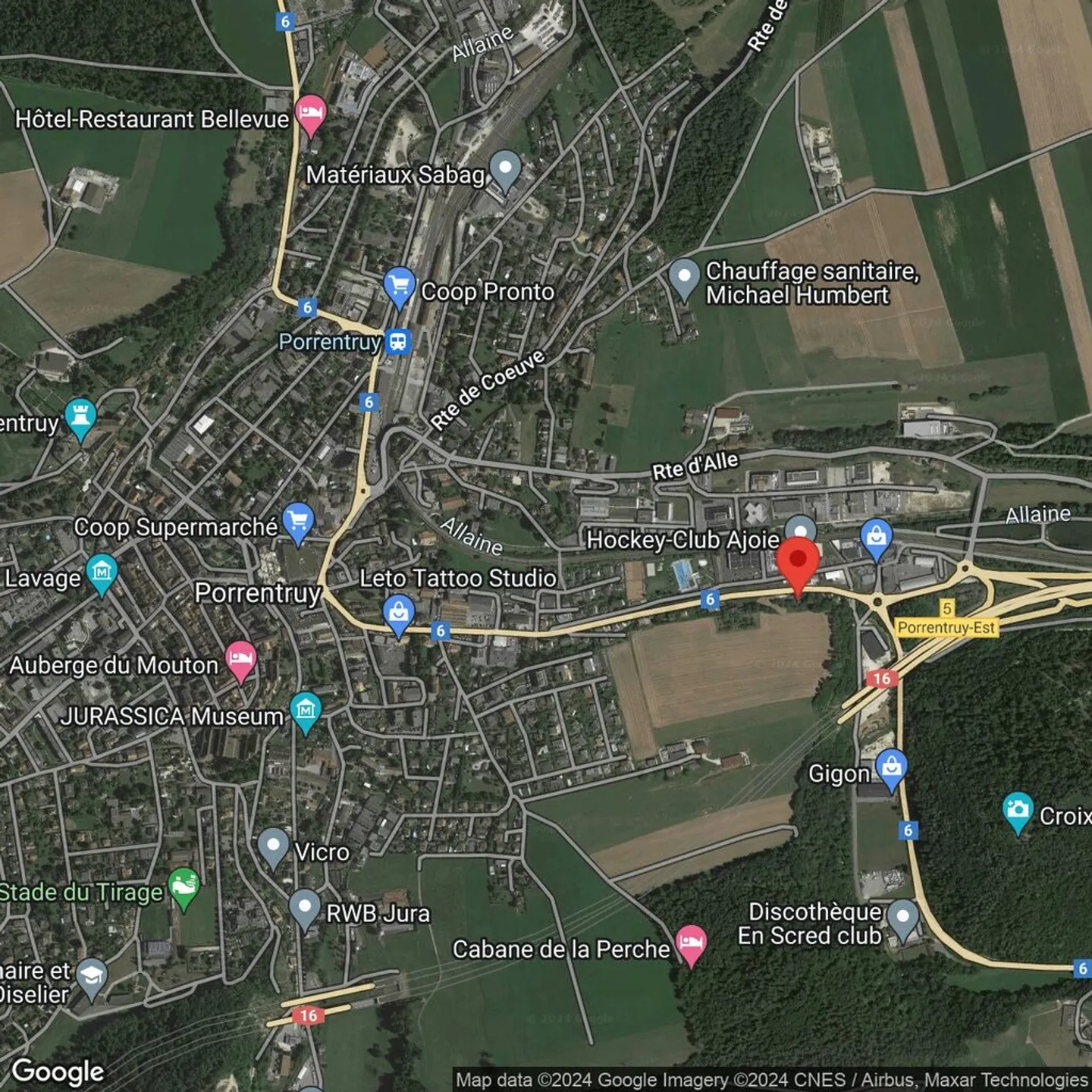 Modern Apartment with Terrace - Photo 6 of 6