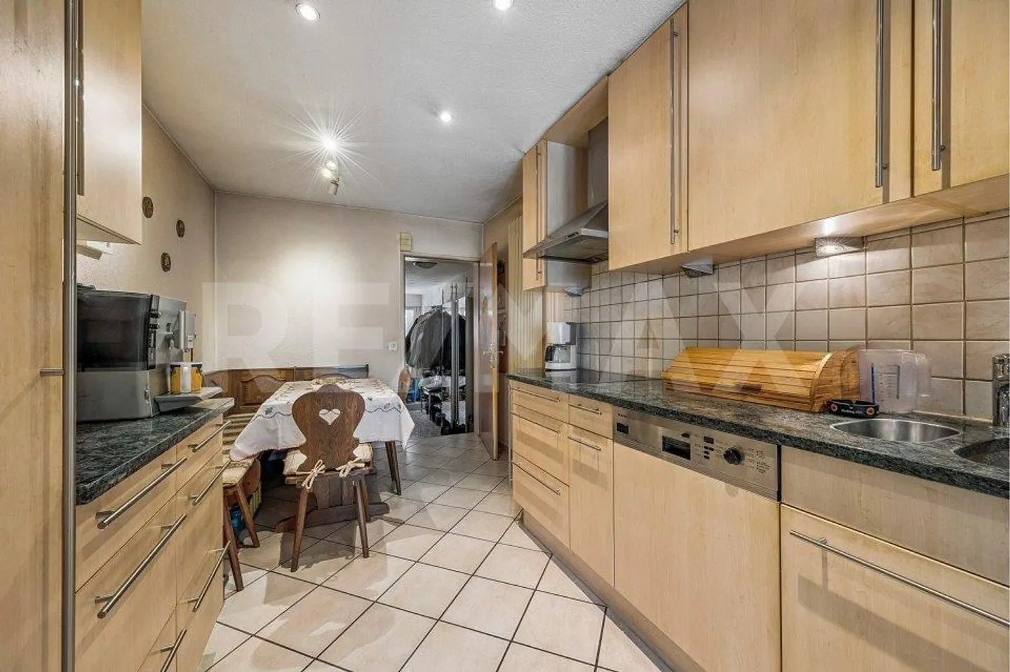 Maison résidentielle spacieuse avec potentiel - Photo 6 sur 13