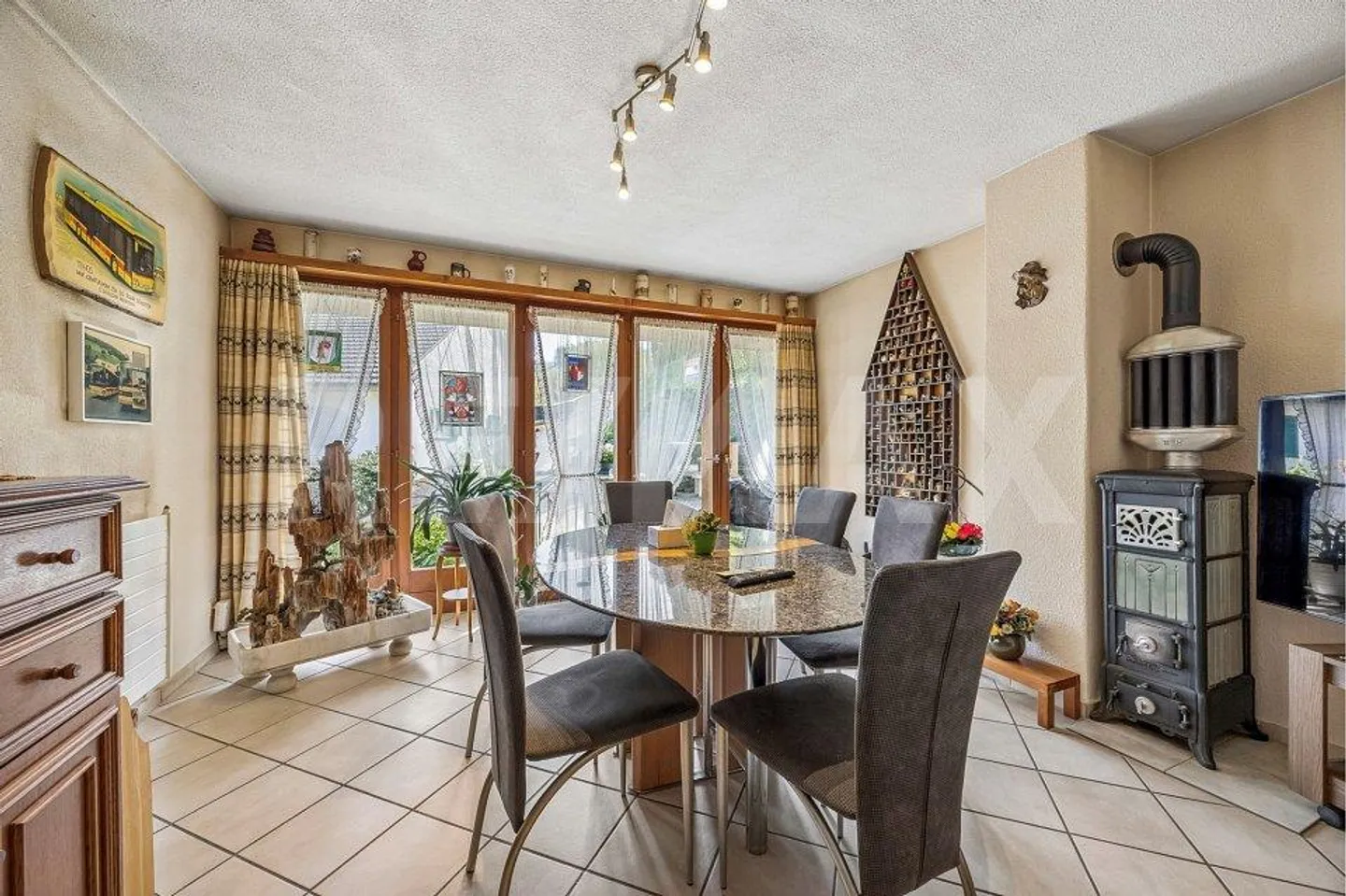 Maison résidentielle spacieuse avec potentiel - Photo 7 sur 13