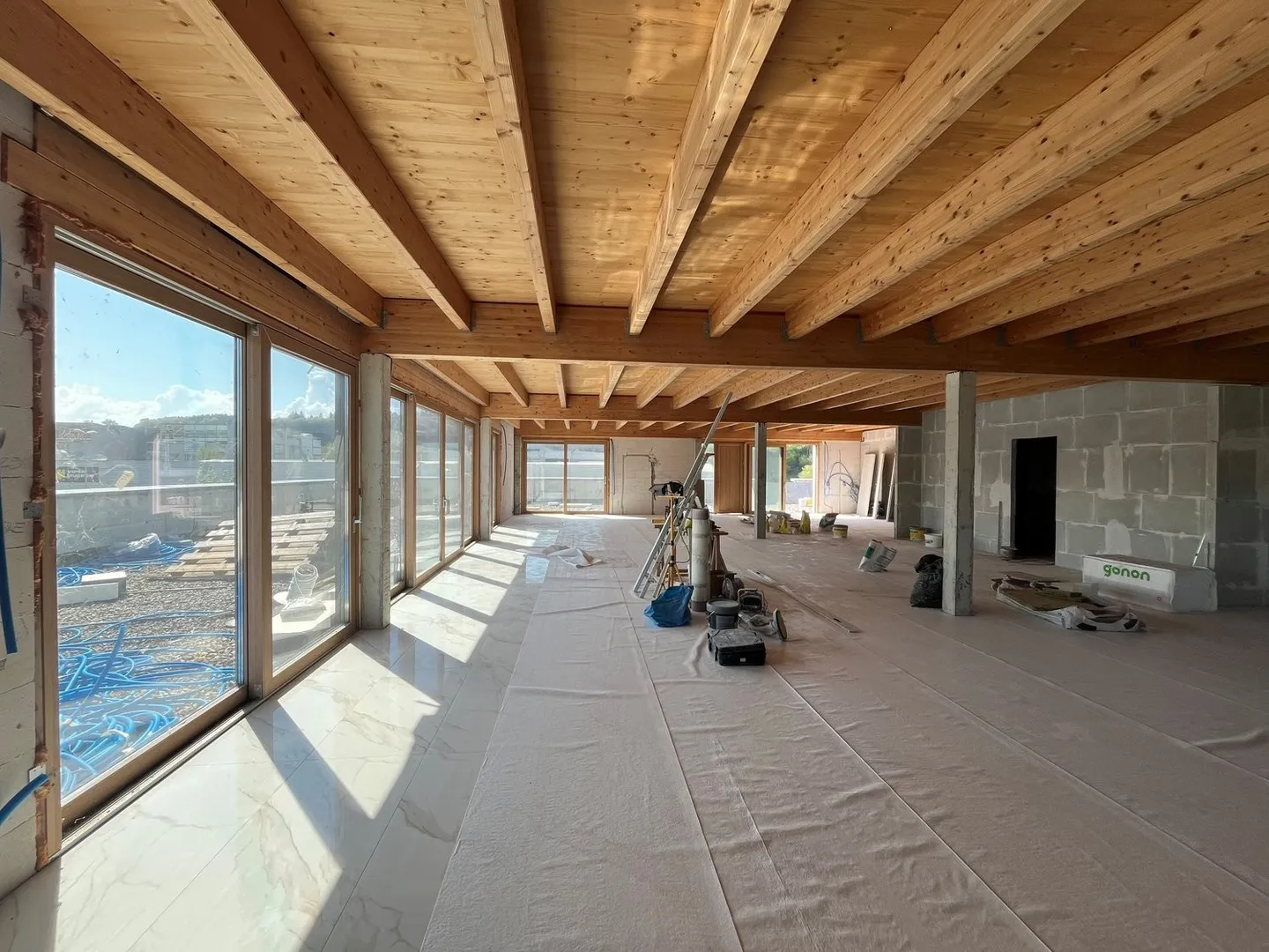 DA AFFITTARE - Ufficio luminoso di 220 m2 con terrazza - Foto 1 di 2
