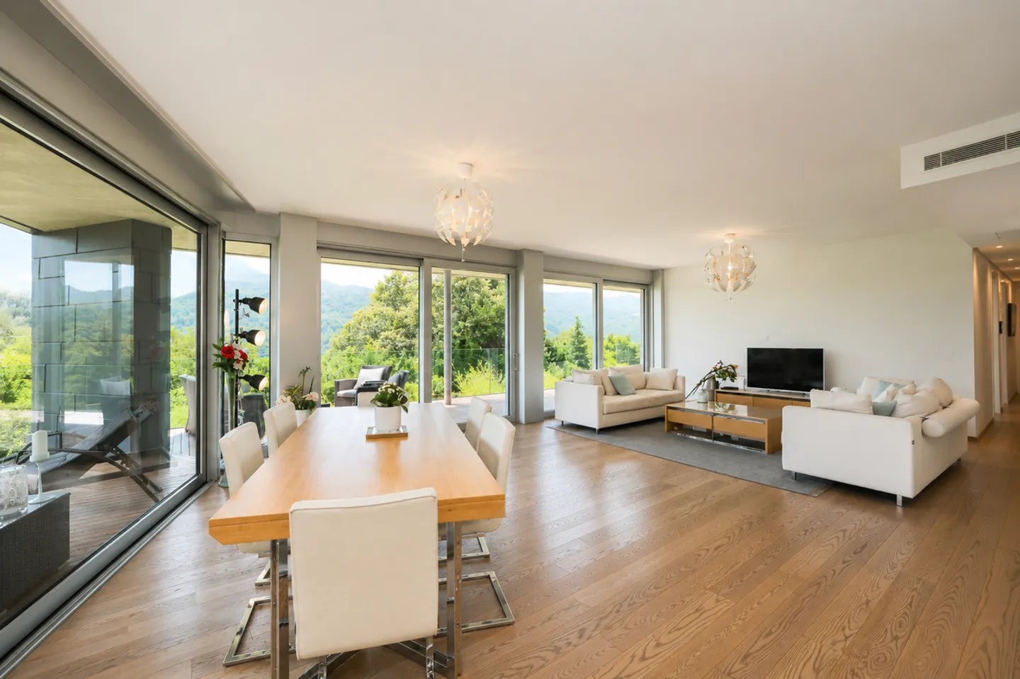 Elegant Apartment in Montagnola - Photo 9 of 26