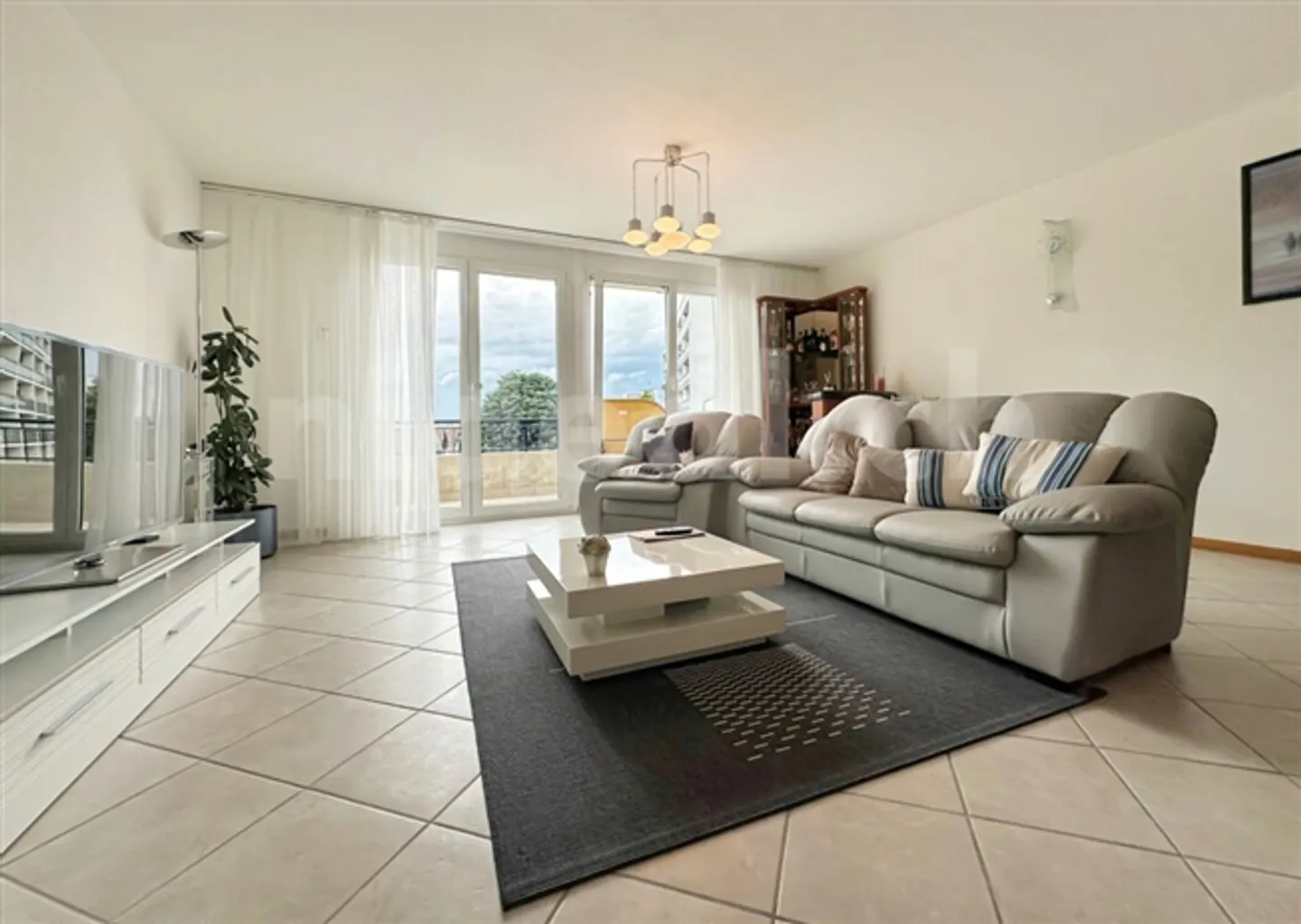 6-room triple apartment of 164 m² with balcony in Renens - Photo 17 of 17