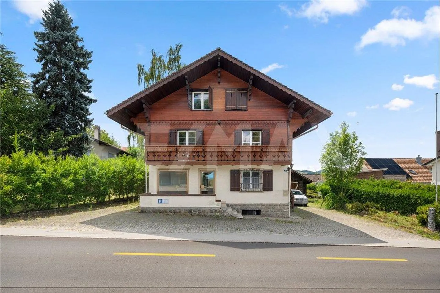 Magnificent large chalet offering great potential in the heart of Giffers - Photo 1 of 13