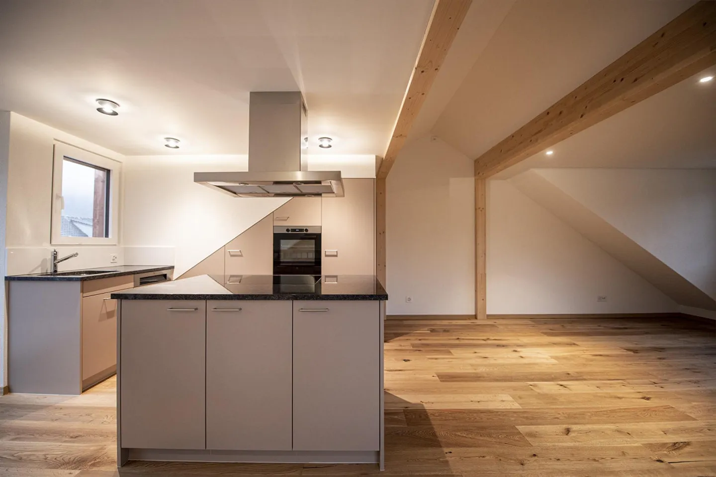 Moderno appartamento di 5.5 stanze su tre piani - Foto 10 di 13