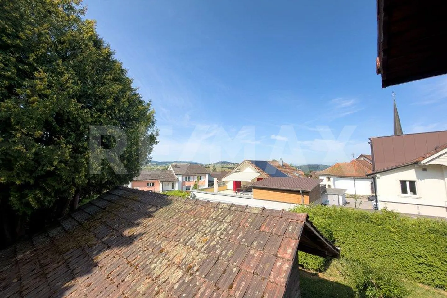 Magnificent large chalet offering great potential in the heart of Giffers - Photo 12 of 13