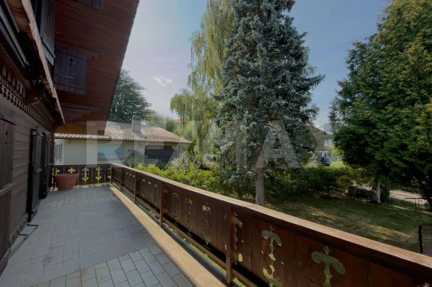 Magnificent large chalet offering great potential in the heart of Giffers - Photo 10 of 13
