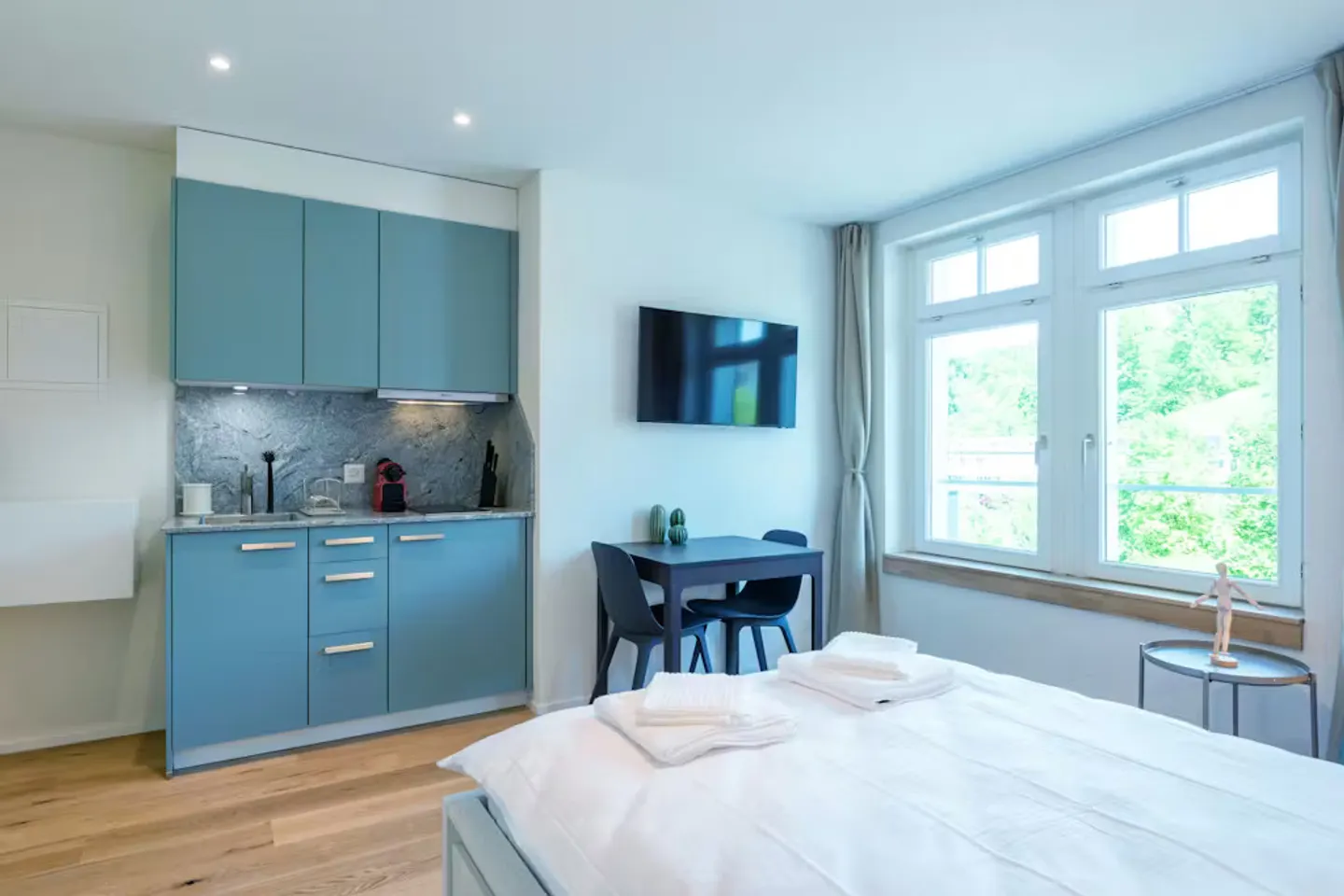 Charming Zurich Apartment - Photo 3 of 9