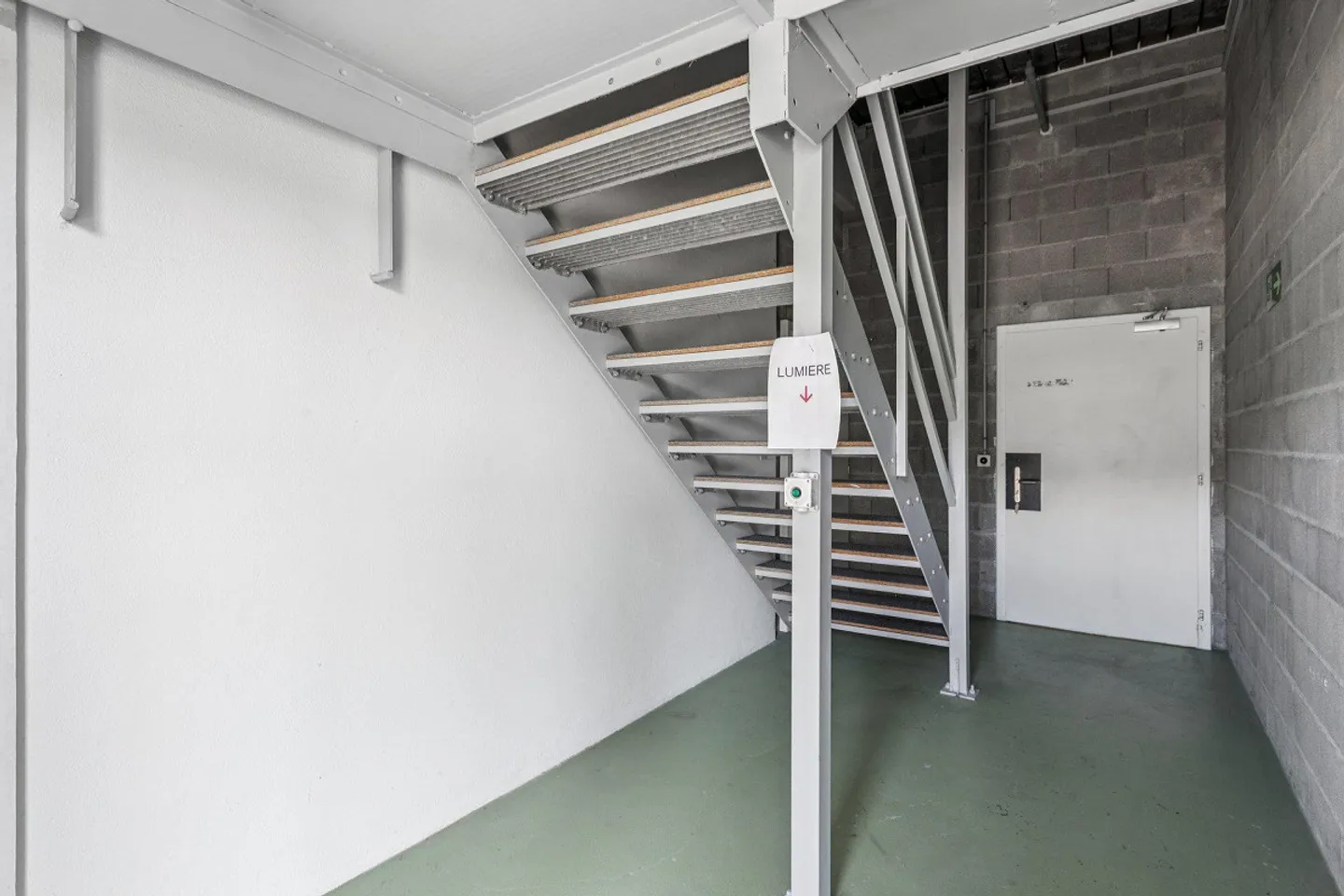 Versatile activity space with direct access to the highway - Photo 2 of 6