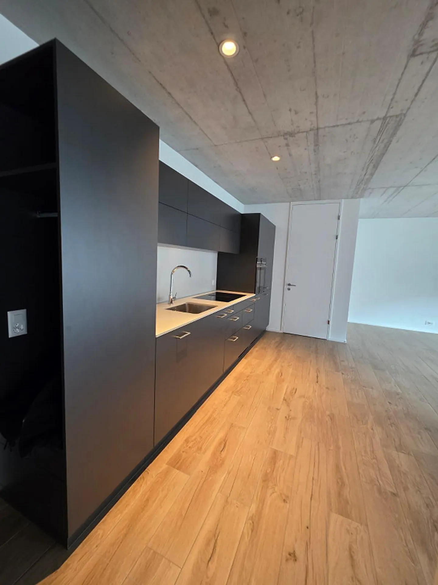 Appartamento moderno di 2,5 stanze in una posizione tranquilla - Foto 2 di 7