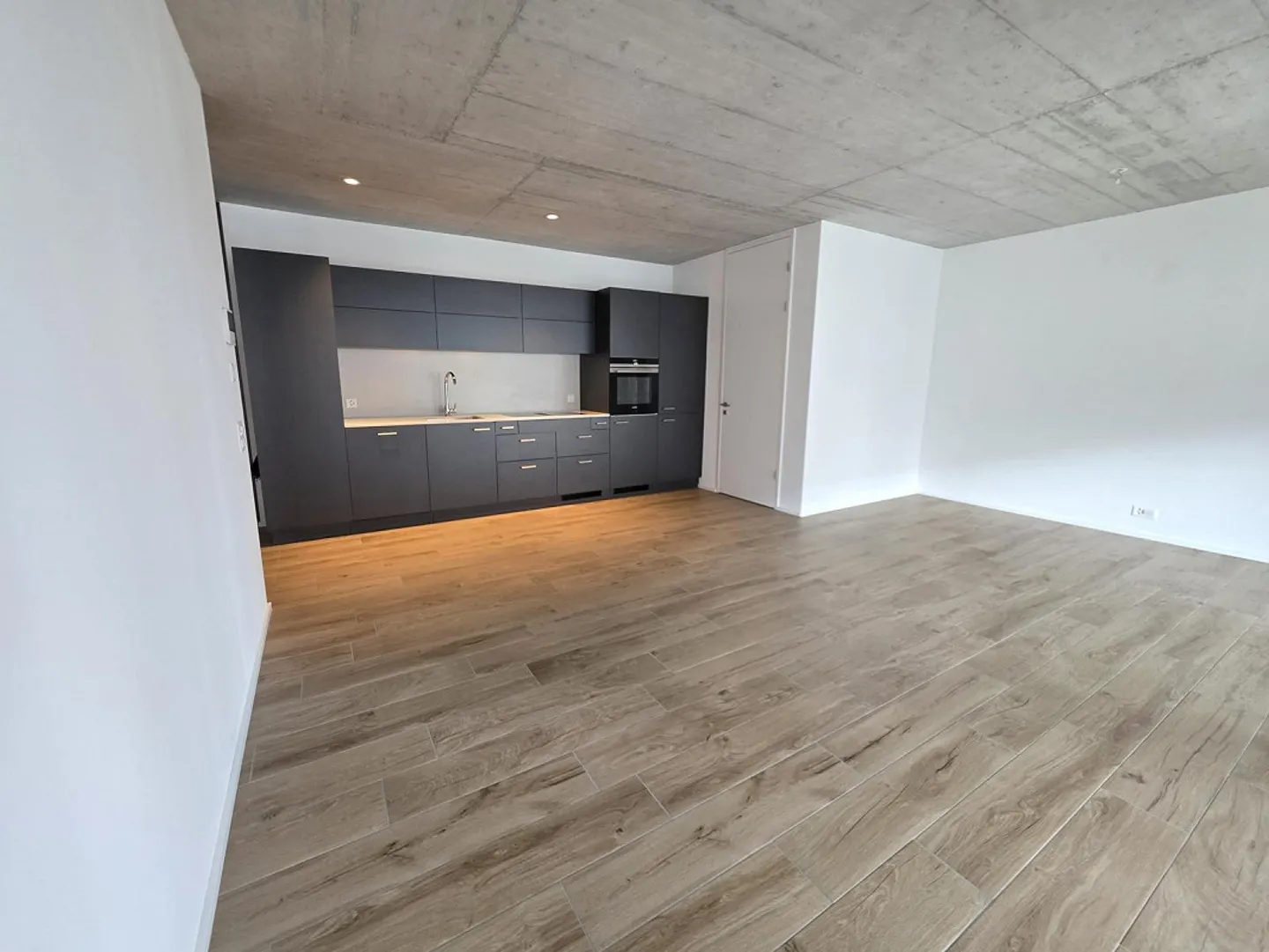Appartamento moderno di 2,5 stanze in una posizione tranquilla - Foto 3 di 7
