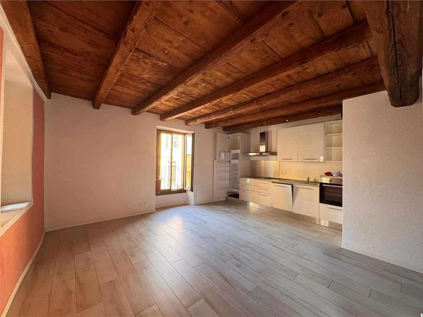 Réf. 2698 Charmant appartement de 3.5 pièces dans une petite résidence - Photo 2 sur 6