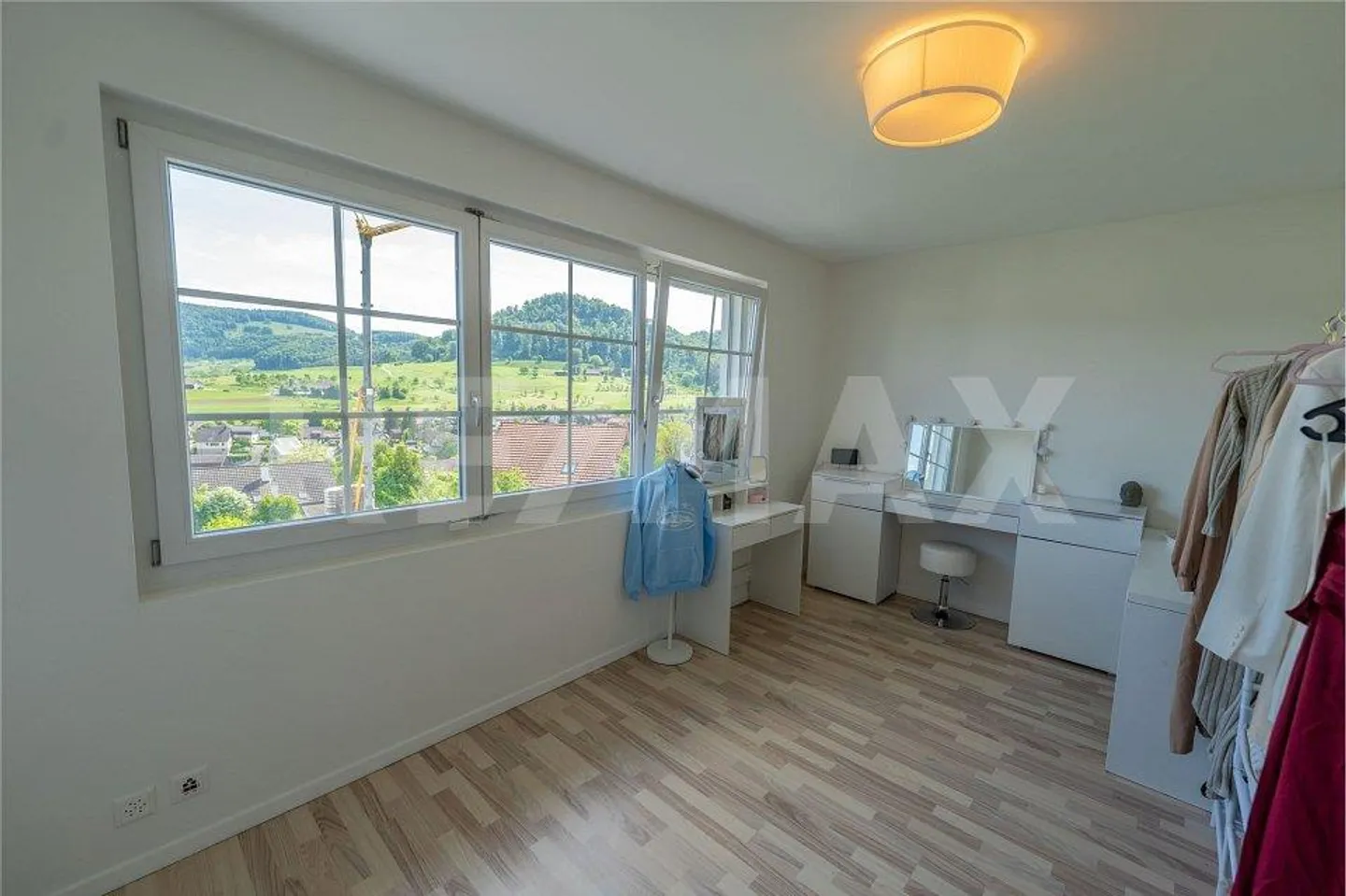 Grosszügiges Familienhaus mit Aussicht - Foto 9 von 13