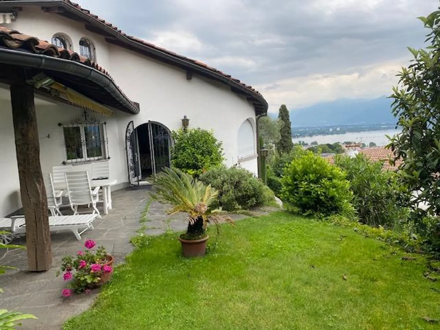 Casa vacanze con vista lago a Muralto - Foto 1 di 11